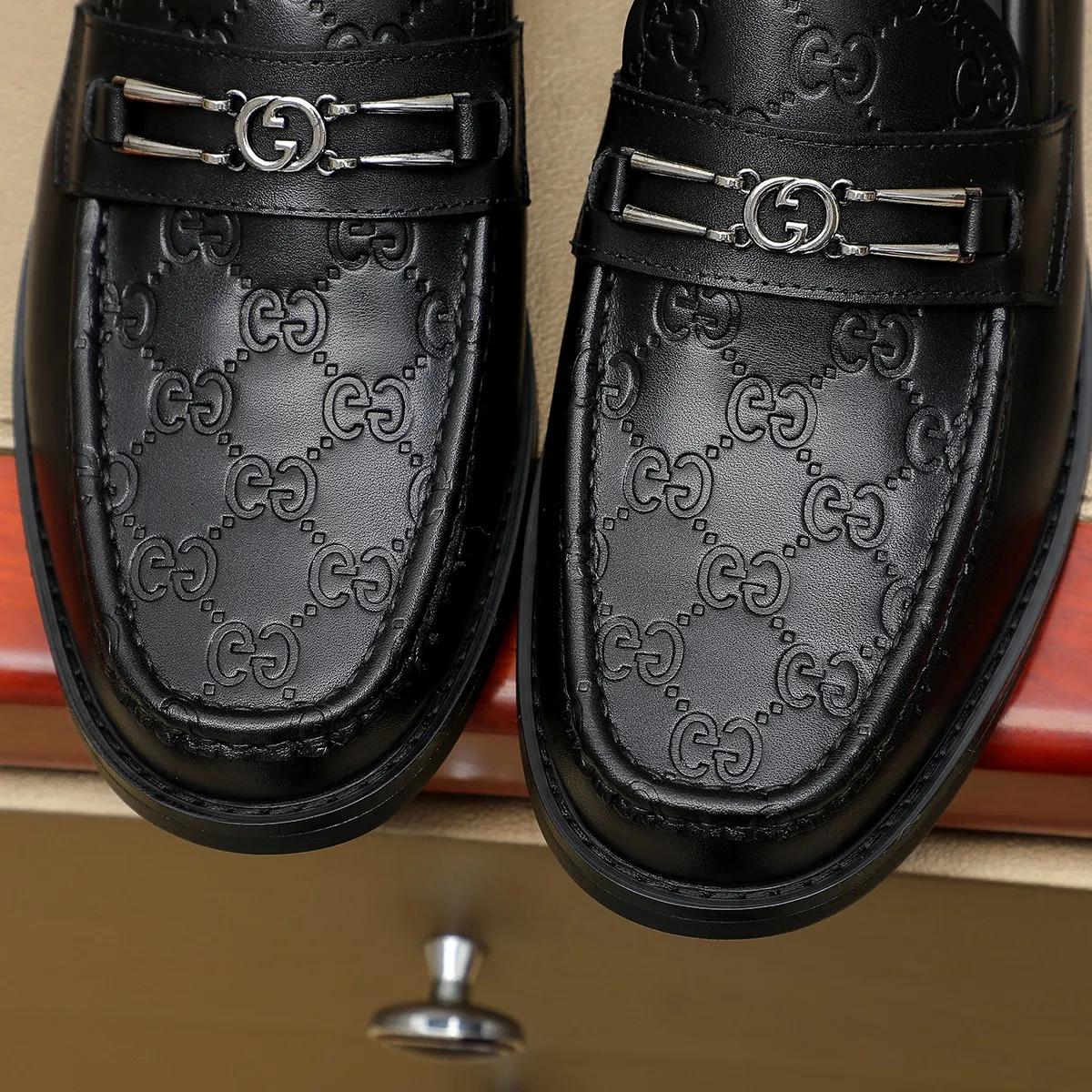 Men's men's shoes💰460💰💰Gucci official website men's business formal leather shoes updated💥Hong Kong counters synchronize new styles💥completely one-to-one replica shipment👍zero gap in counter quality 0⃣️made of imported cowhide on the outside+water-dyed🐂leather lining, color optional! Matching code 38-45